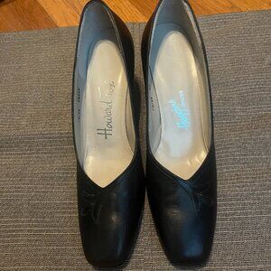 Vintage Howard Fox pumps never worn